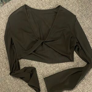 black long sleeve crop top